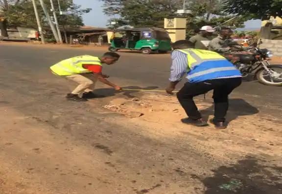 REALIZATION ETUDES ET LE' EXECUTION DES TRAVAUX DE CONSTRUCTION ET DE BITUMAGE DES TRANSVERSALES T12, T13, T14 DANS LES PRECTURES DE DUBREKA ET COYAH (GRAND CONAKRY)
