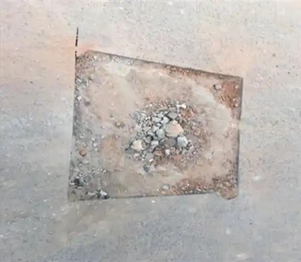 Construction for line marking to demarcate RTG wheel truck, stack points, typical road marking and longitudinal lines gallery photo 1